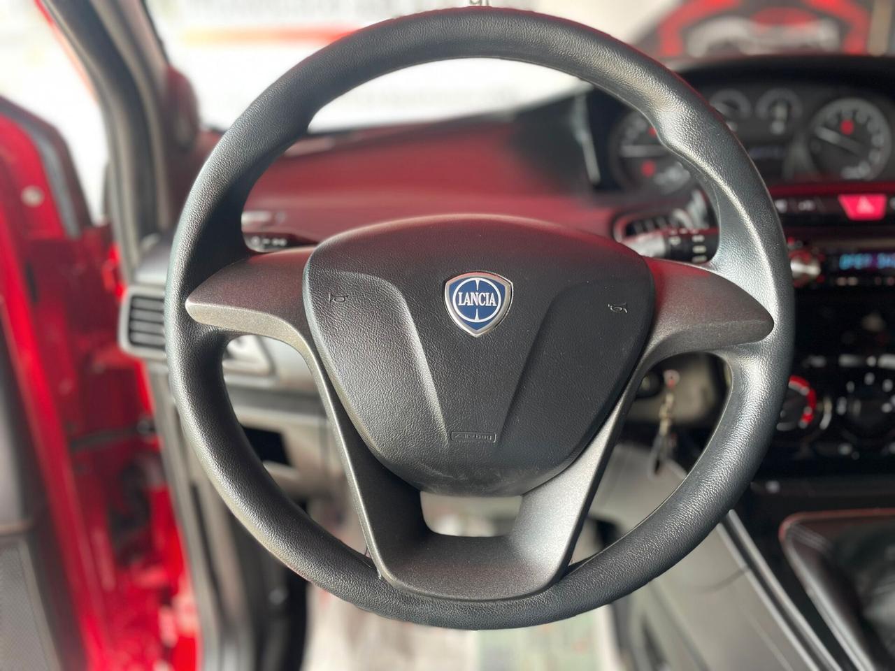 Lancia Ypsilon 1.2 69 CV 5 porte Gold