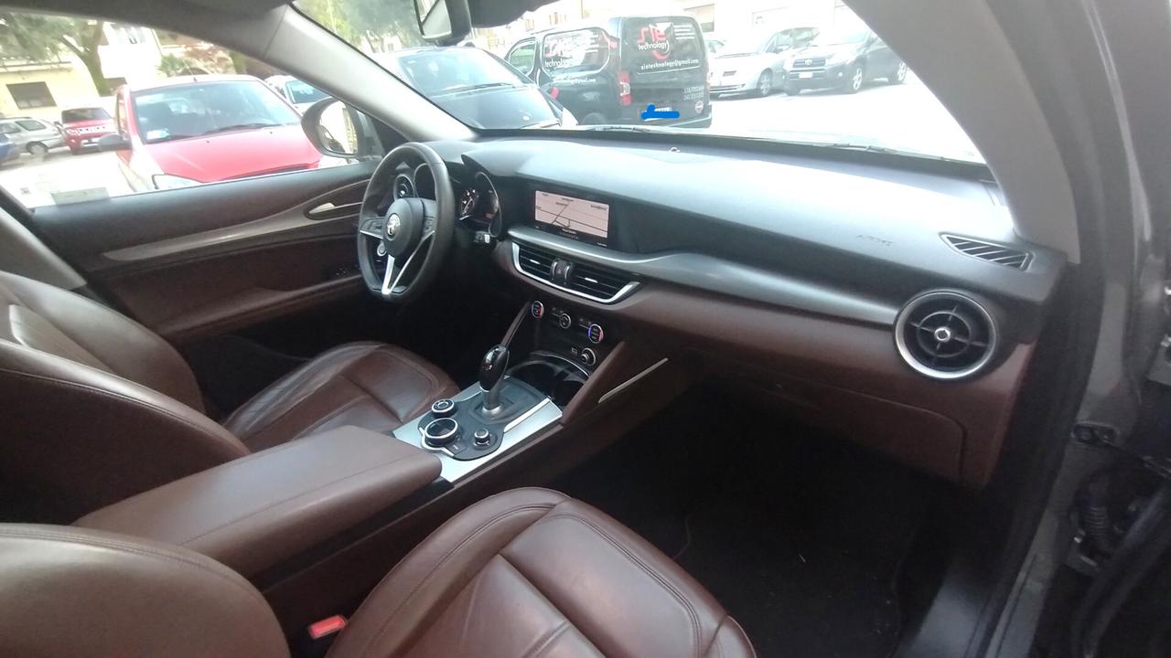Alfa Romeo Stelvio 2.2 Turbodiesel 210 CV AT8 Q4 Executive
