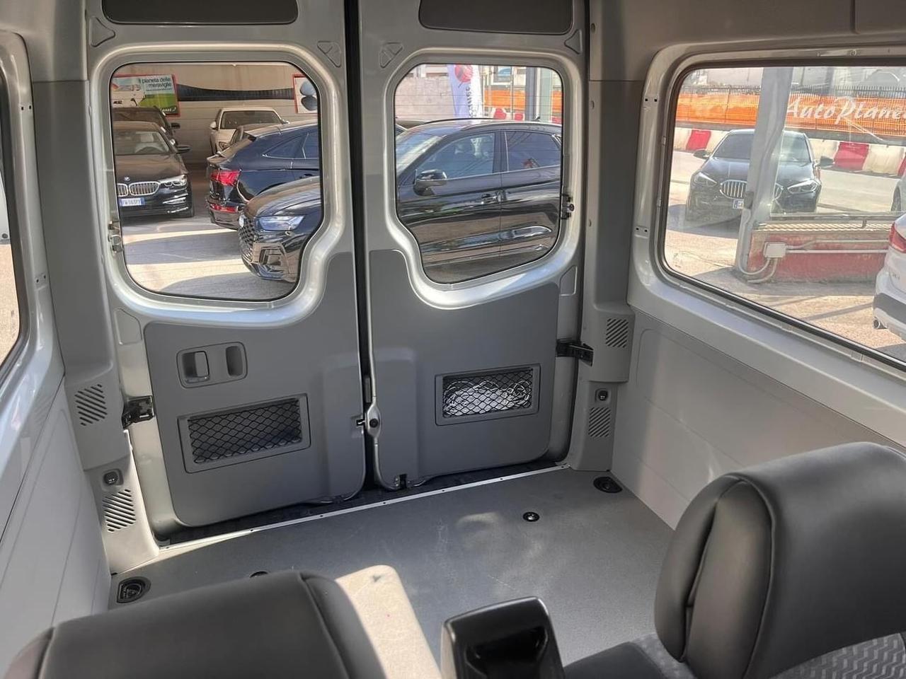 Volkswagen Crafter 9 posti possibilità trasporto disabili