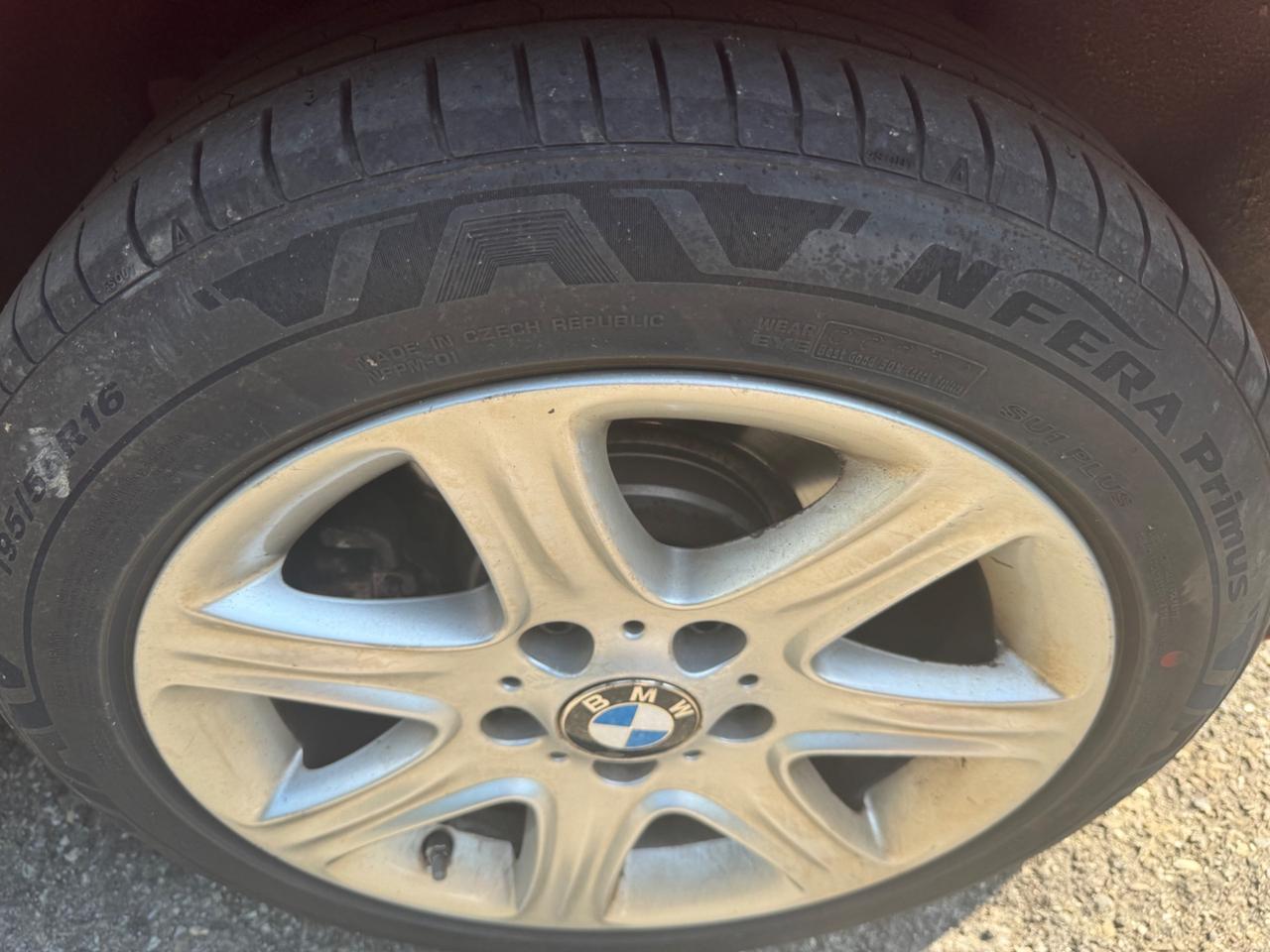 Bmw 114 114i 3p. Unique