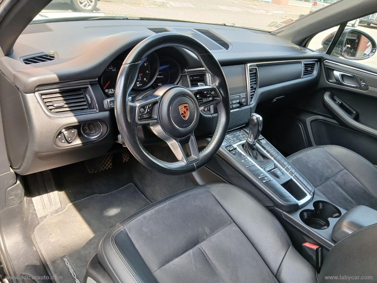 PORSCHE Macan 2.0