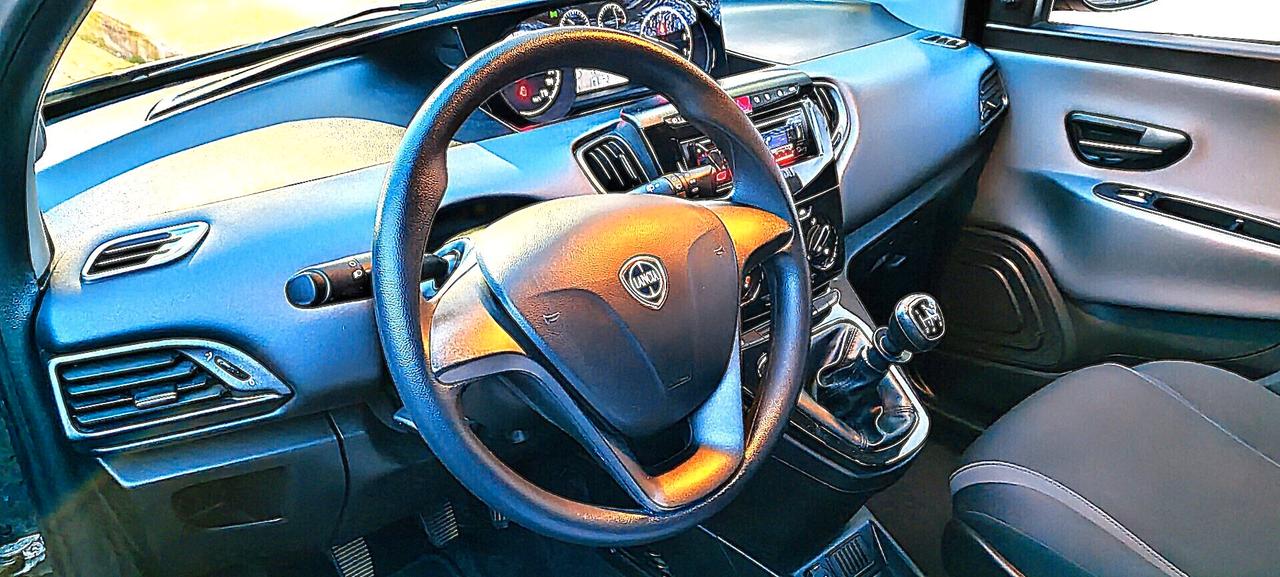 Lancia Ypsilon 1.2 69 CV 5 porte GPL Ecochic Silver