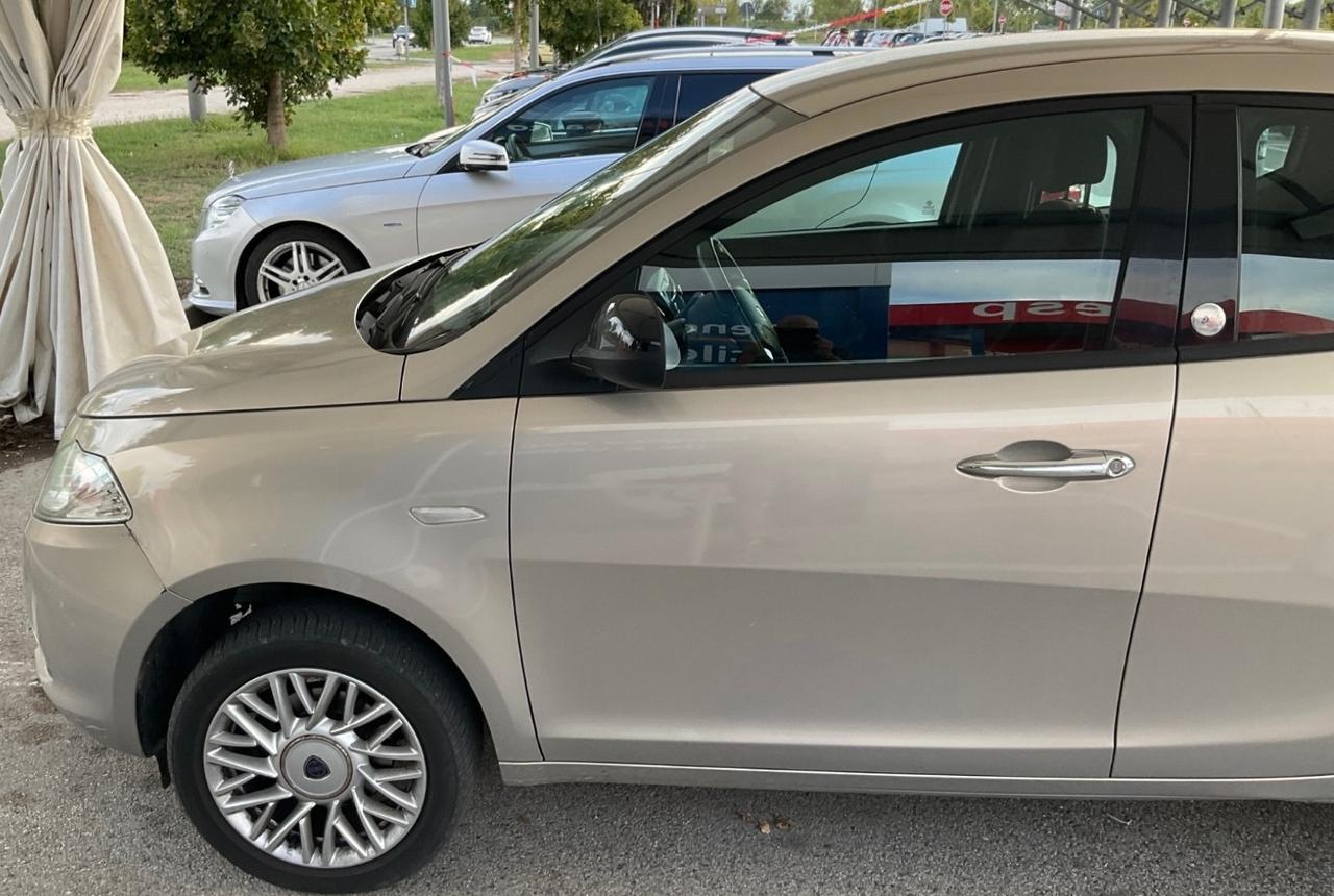 Lancia Ypsilon 0.9 TwinAir 85 CV 5 porte S&S Silver