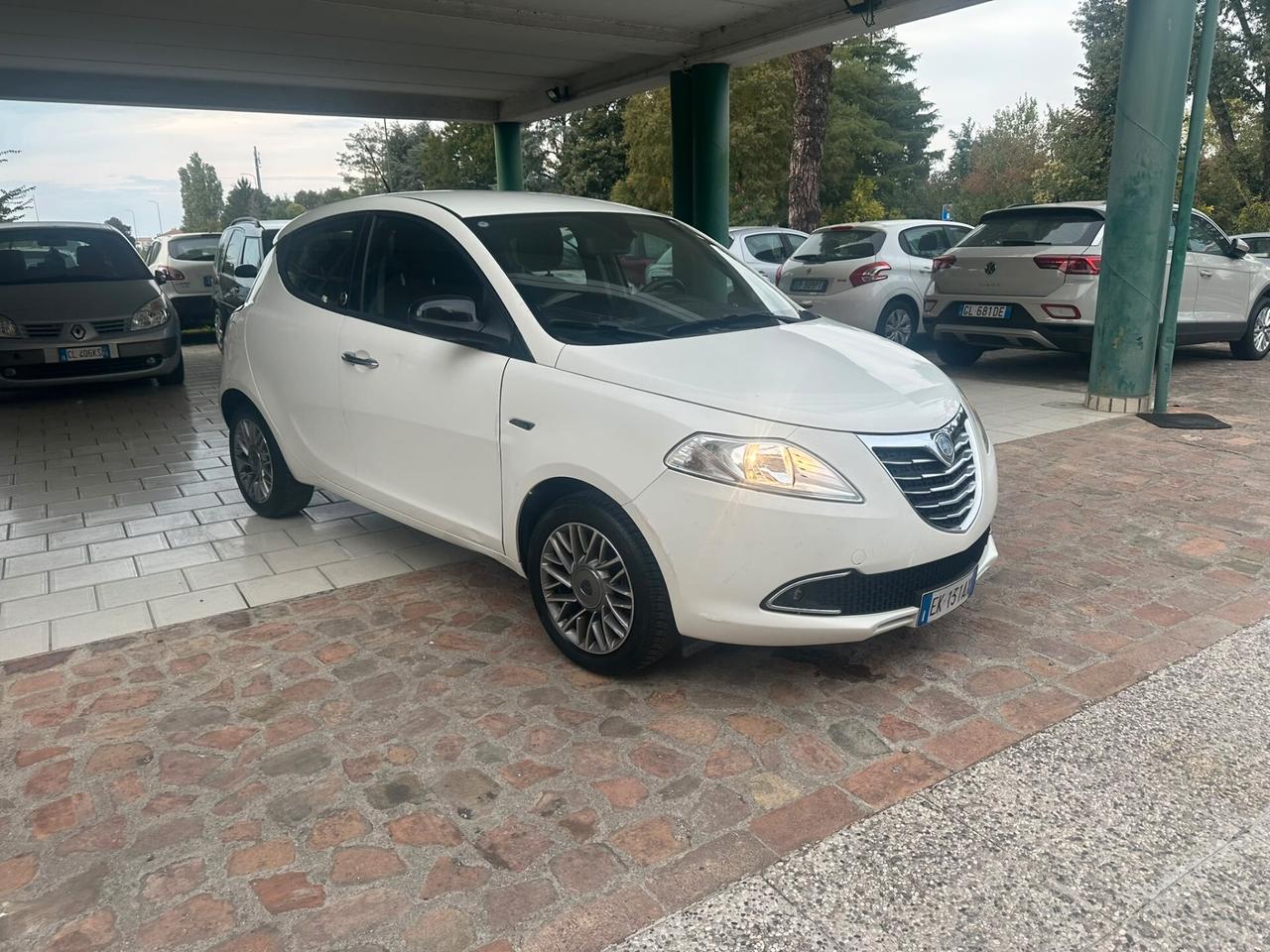 Lancia Ypsilon 1.2 GPL Neopatentati