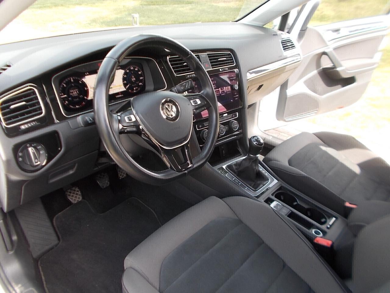 Volkswagen Golf 1.6 TDi VIRTUAL COCKPIT da VETRINA