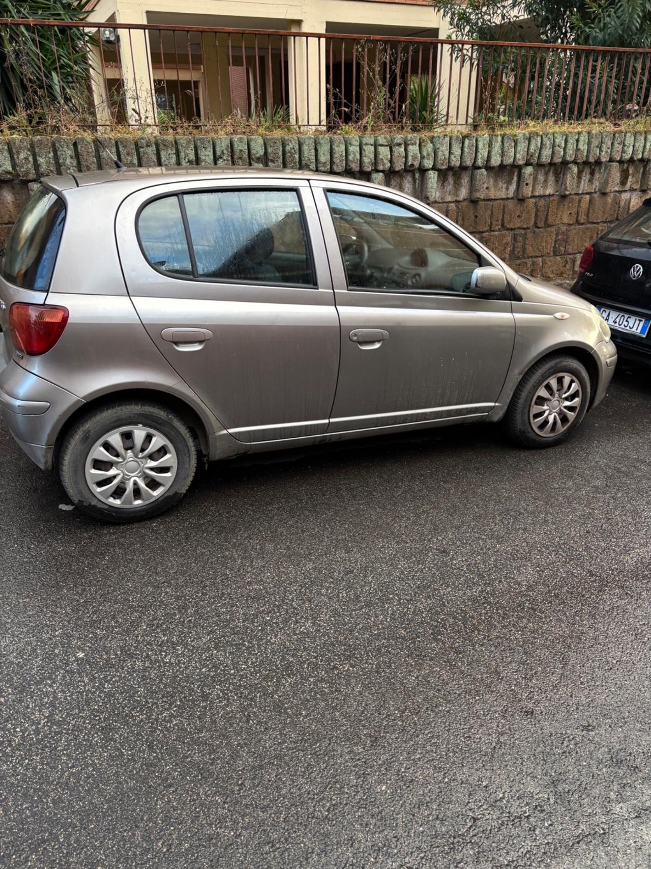Toyota Yaris 1.0i 16V cat 5 porte Sol
