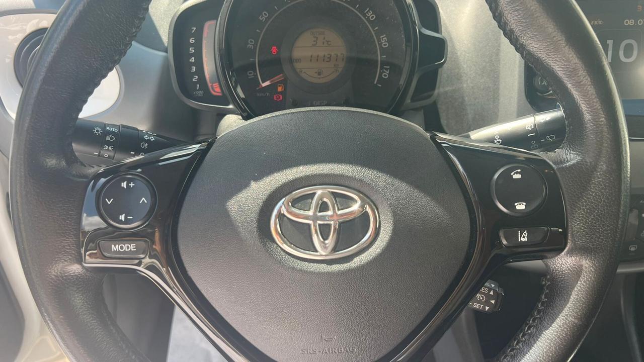 Toyota Aygo Connect 1.0 VVT-i 72 CV 5 porte x-clusiv