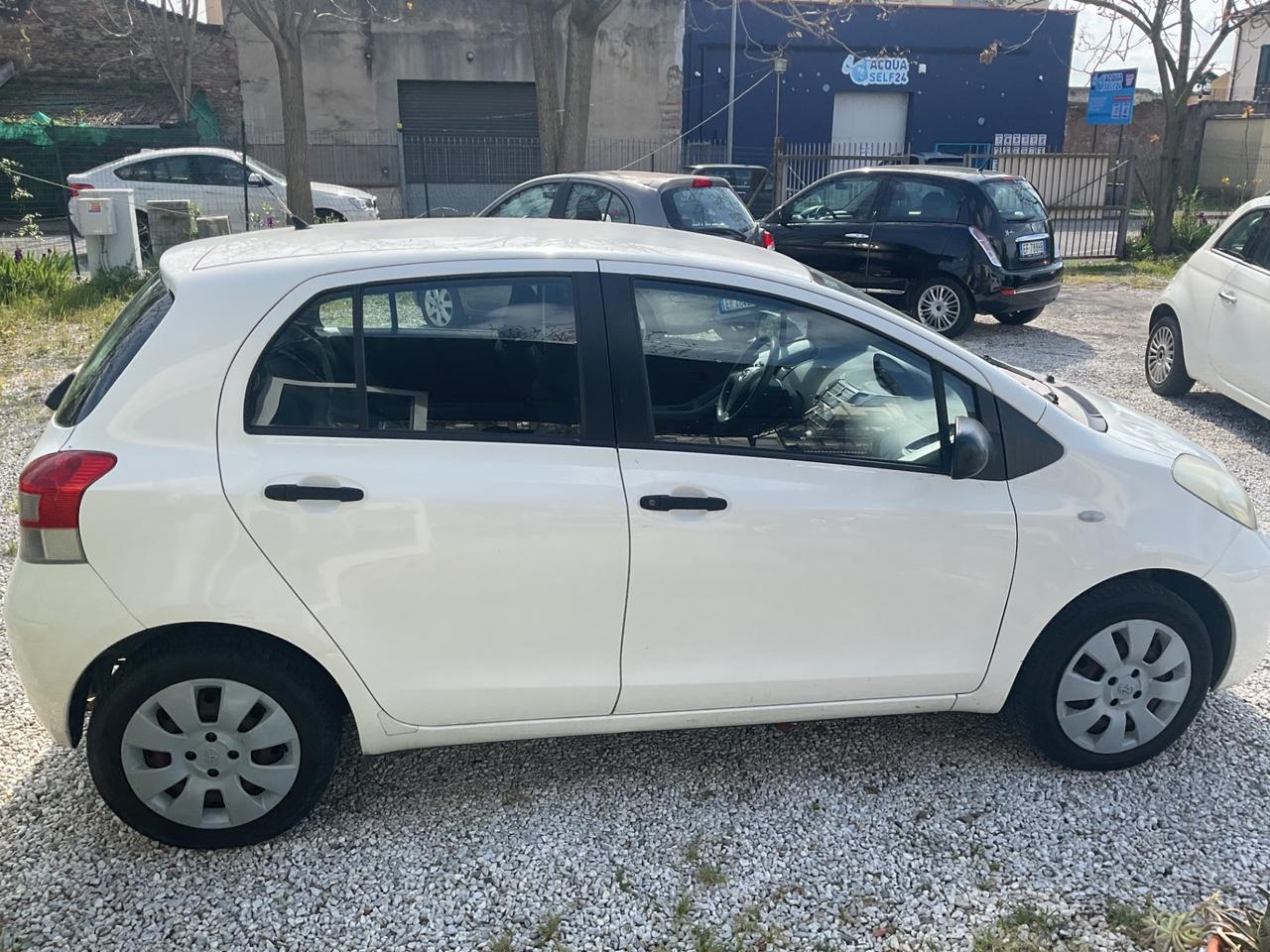 Toyota Yaris 1.0 5 porte
