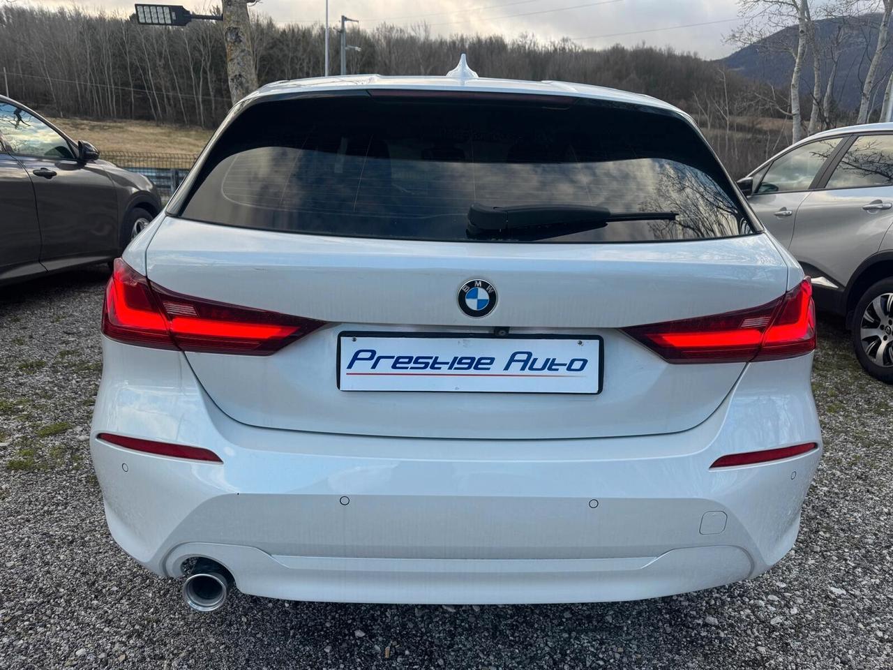 BMW 116d 5p. Sport AUTO LED NAVI RETROCAMERA