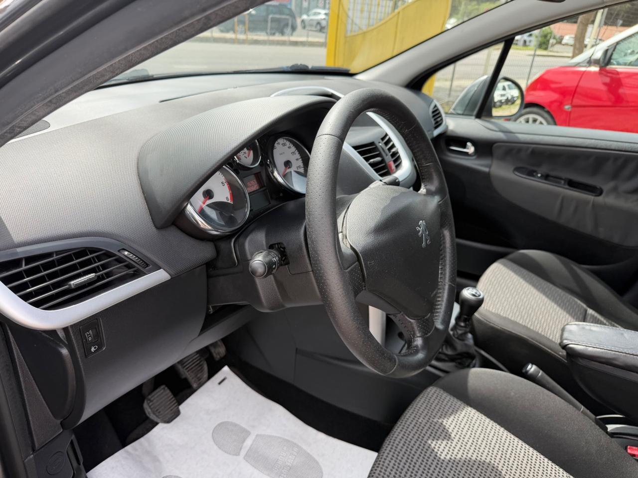 Peugeot 207 1.6 8V HDi 93CV 5p. Allure 2011