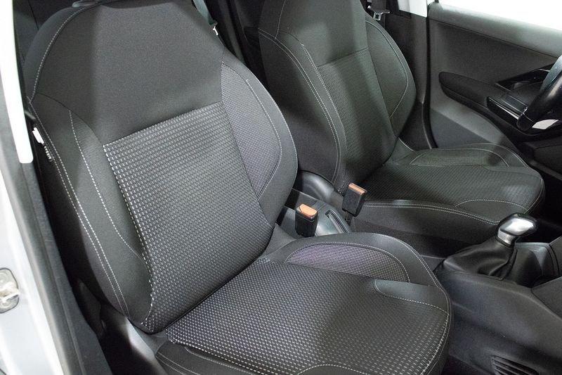 Peugeot 208 BlueHDi 75cv Allure