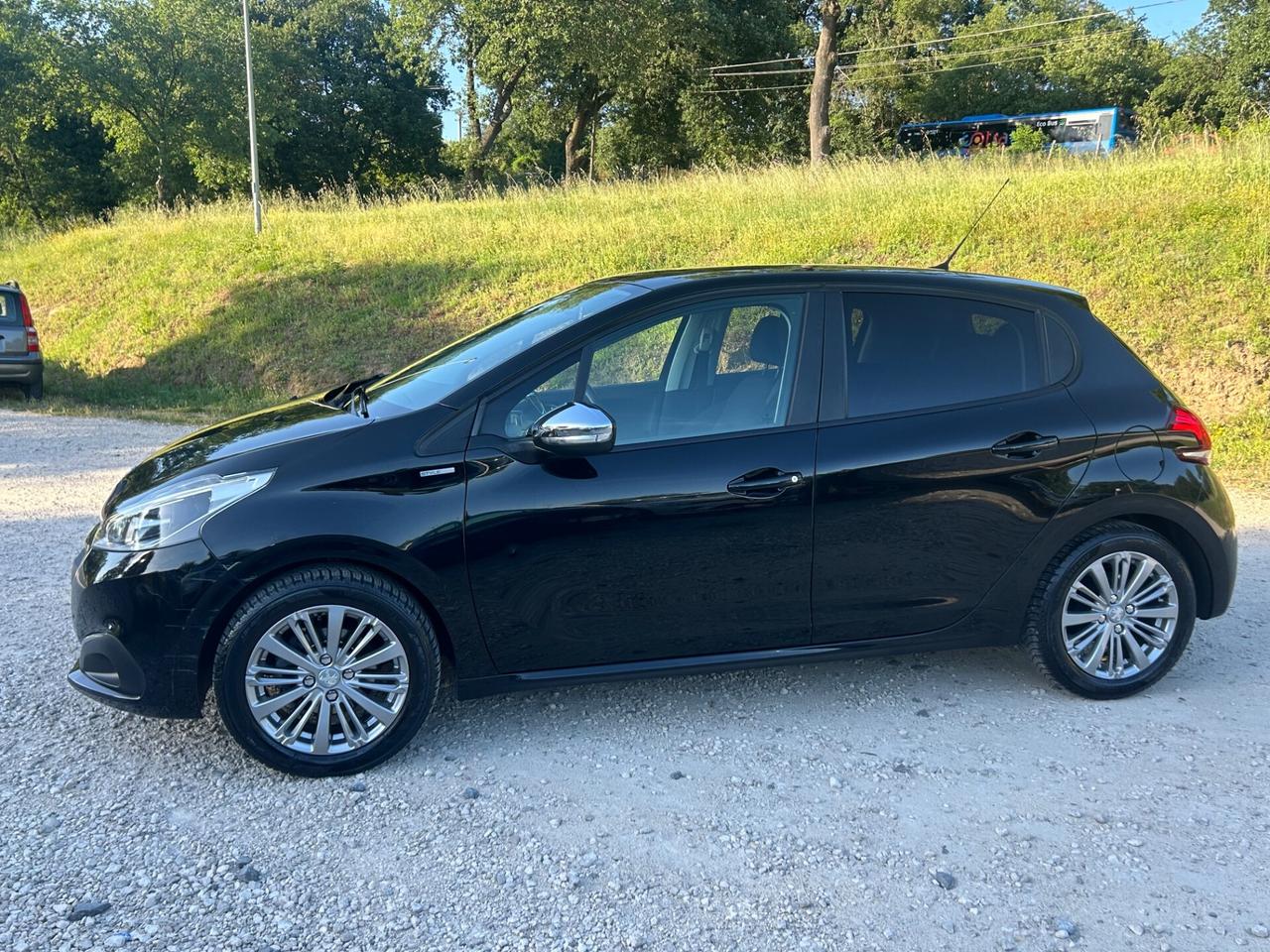 Peugeot 208 PureTech 82 5 porte Allure neopatentati permute
