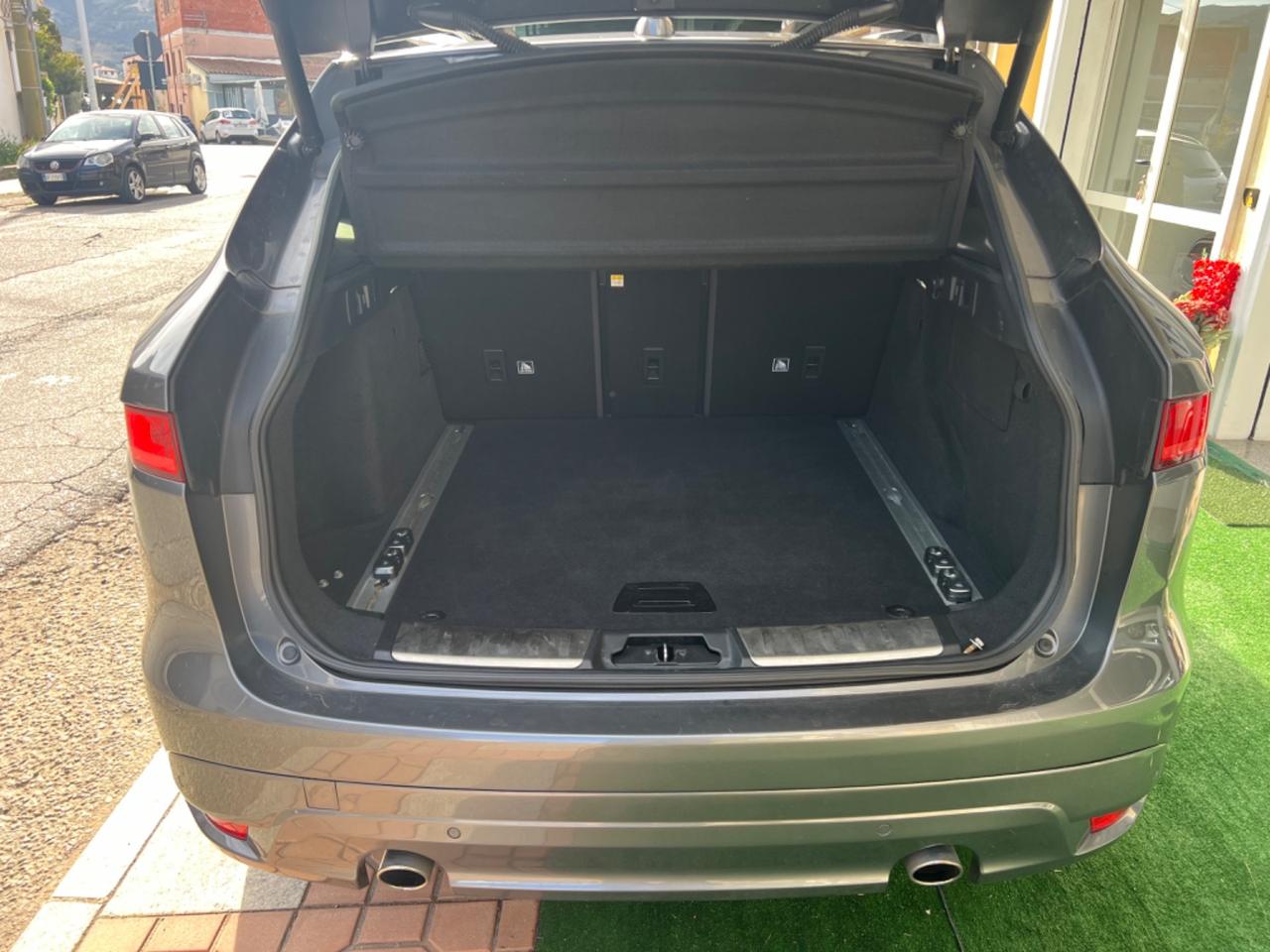 Jaguar F-Pace 2.0 D 240 CV AWD aut. R-Sport