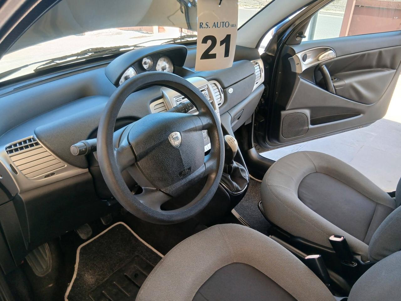 Lancia Ypsilon 1.3 MJT 75 CV full 06