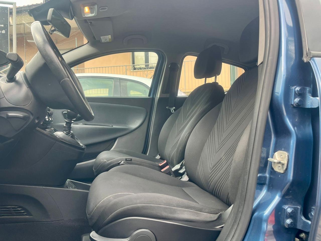 Lancia Ypsilon 1.0 FireFly S&S Hybrid Ecochic Gold Tua a soli 265€