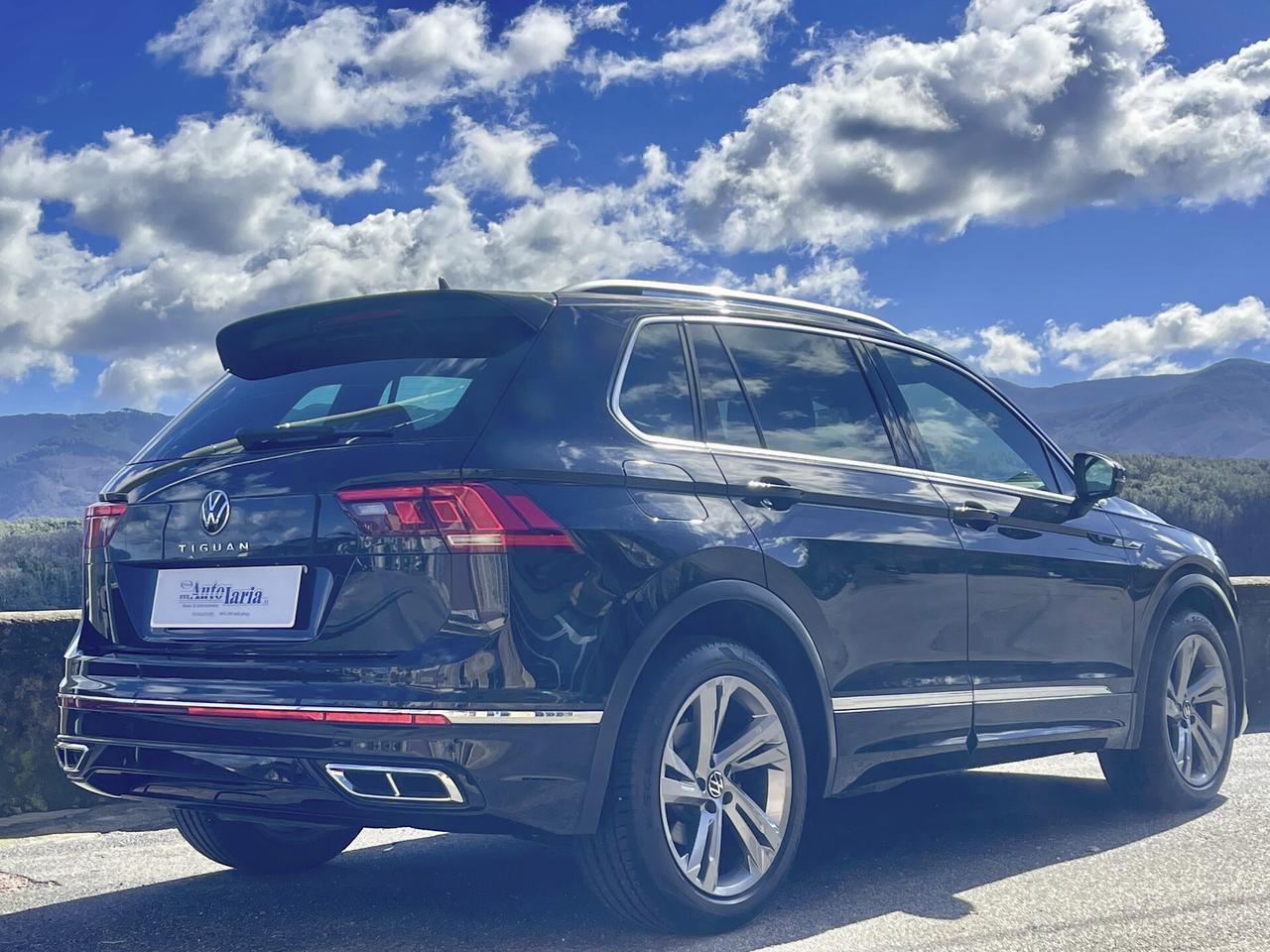 Volkswagen Tiguan 2.0 TDI 150 CV SCR DSG R-Line Fari IQ.LIGHT LED MATRIX--Digital Cockpit Pro 10,25", Navi