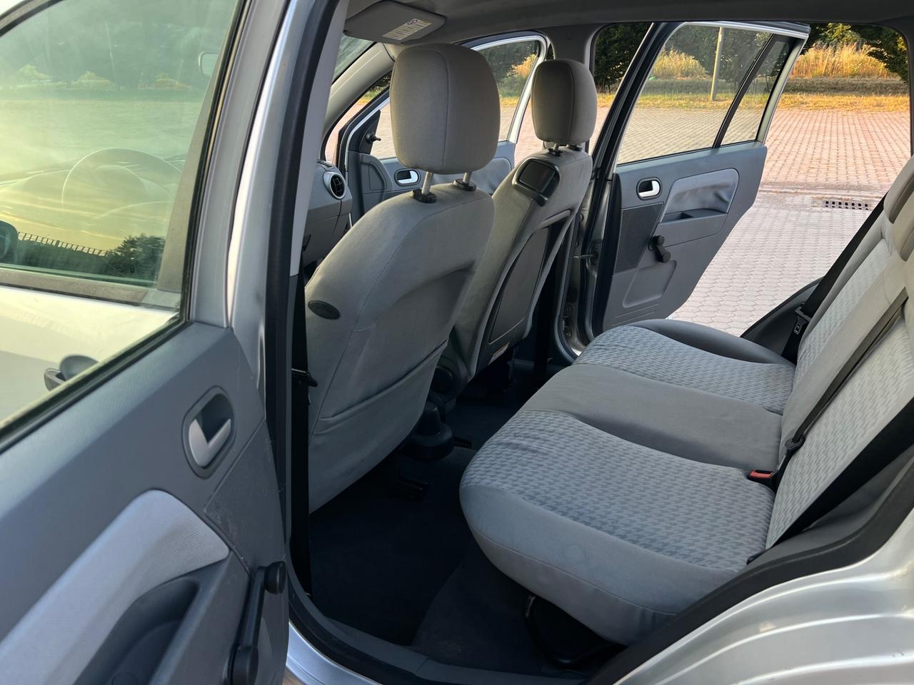 Ford Fiesta 1.2i 16V cat 5 porte Ambiente