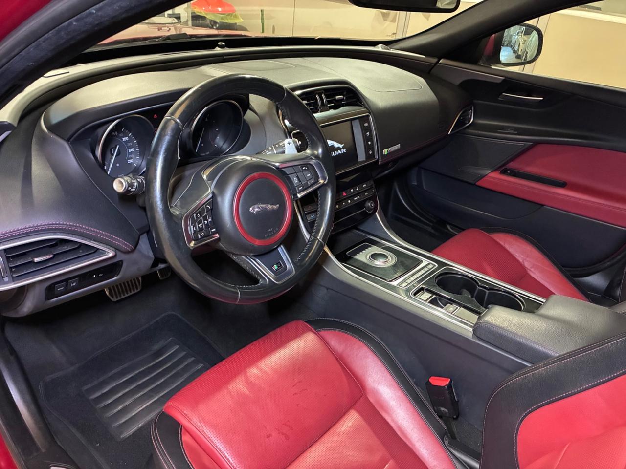 Jaguar XE 2.0 D Turbo aut. R-Sport
