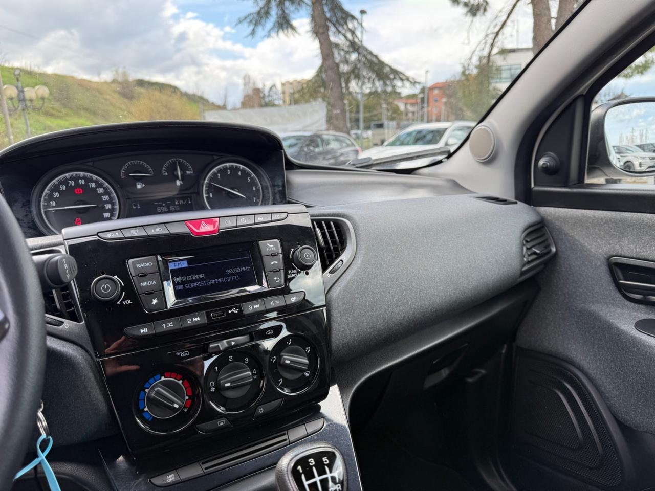 Lancia Ypsilon 1.0 FireFly 5 porte S&S Hybrid Ecochic Silver