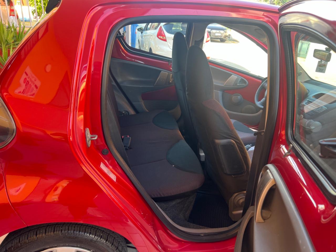 Toyota Aygo 1.0 12V VVT-i 5 porte Sol Connect Red Edition