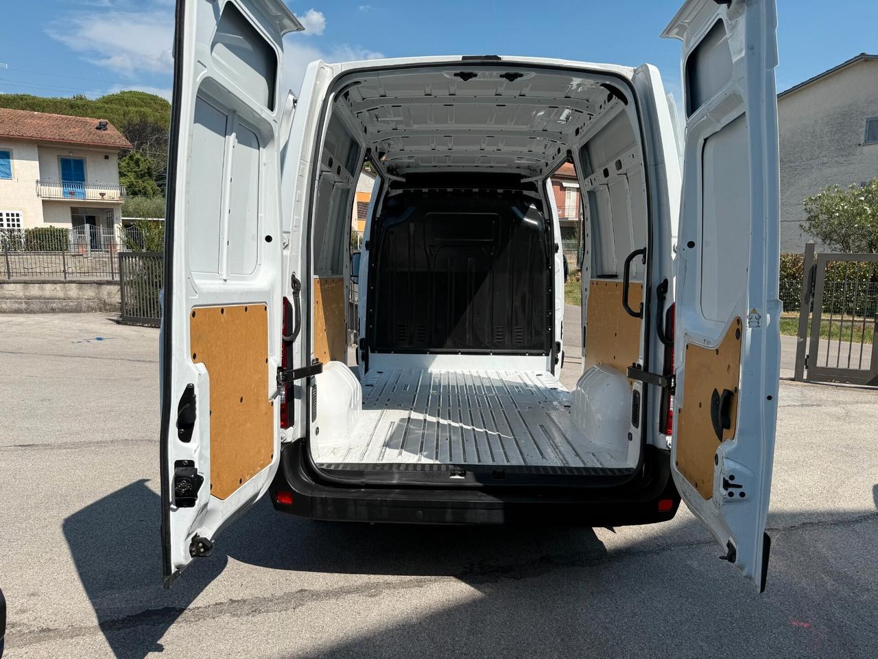 Renault Master T35 2.3 dCi 150 L2 H2 HKA
