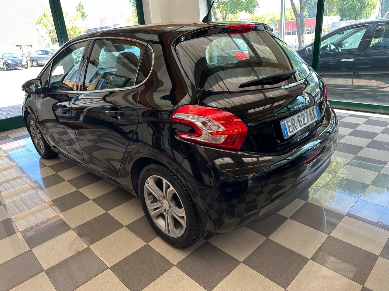 Peugeot 208 1.2 VTi 82 CV 5 porte Allure