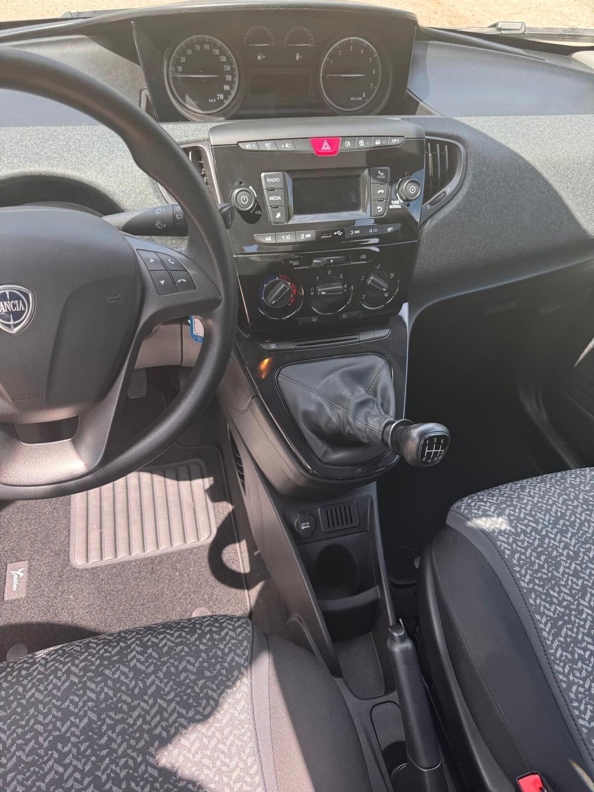 Lancia Ypsilon 1.0 FireFly 5 porte S&S Hybrid Silver Plus