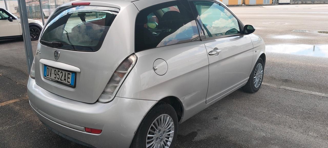 Lancia Ypsilon 1.2 Argento