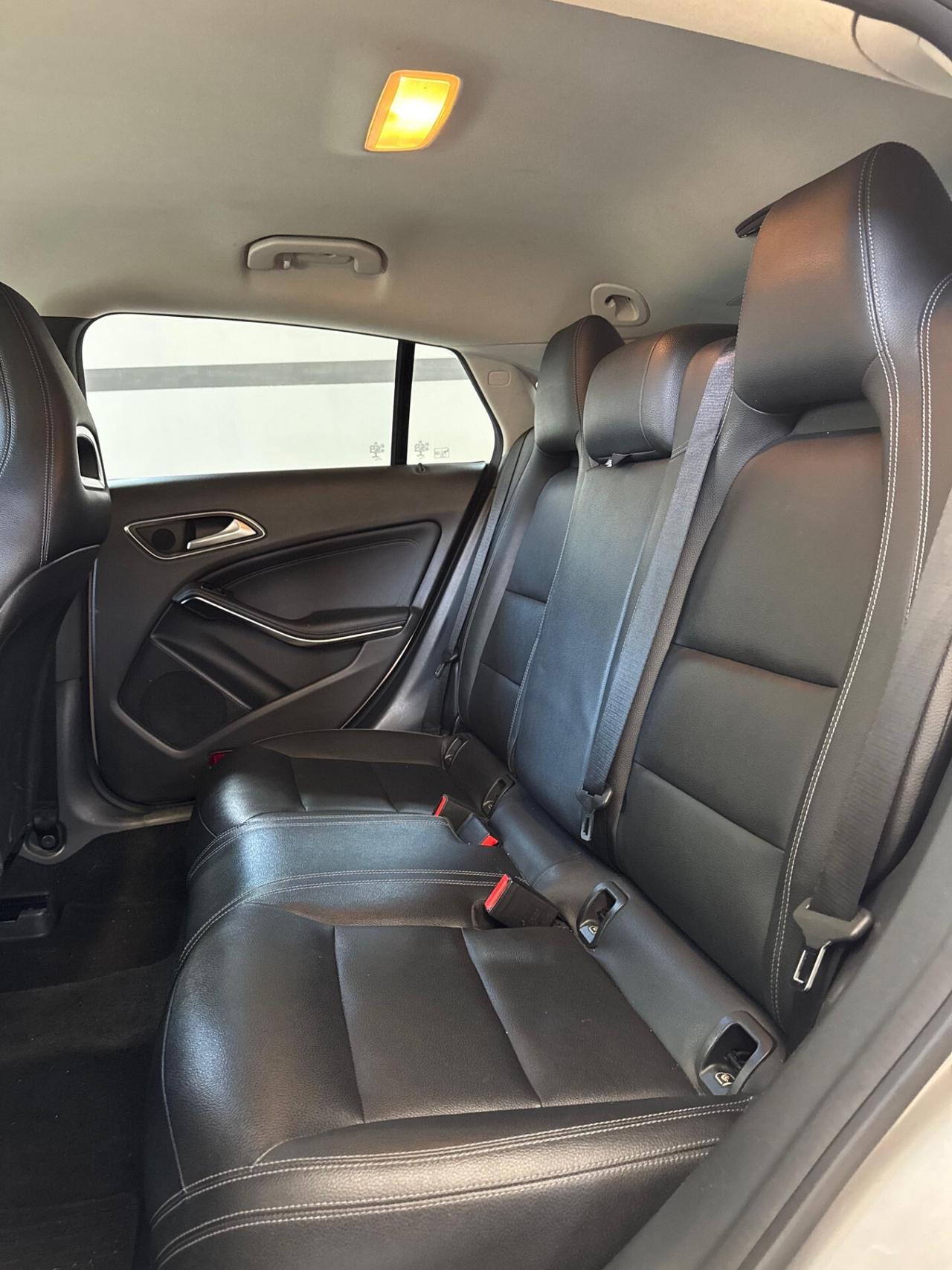 Mercedes-benz CLA 200 d Premium