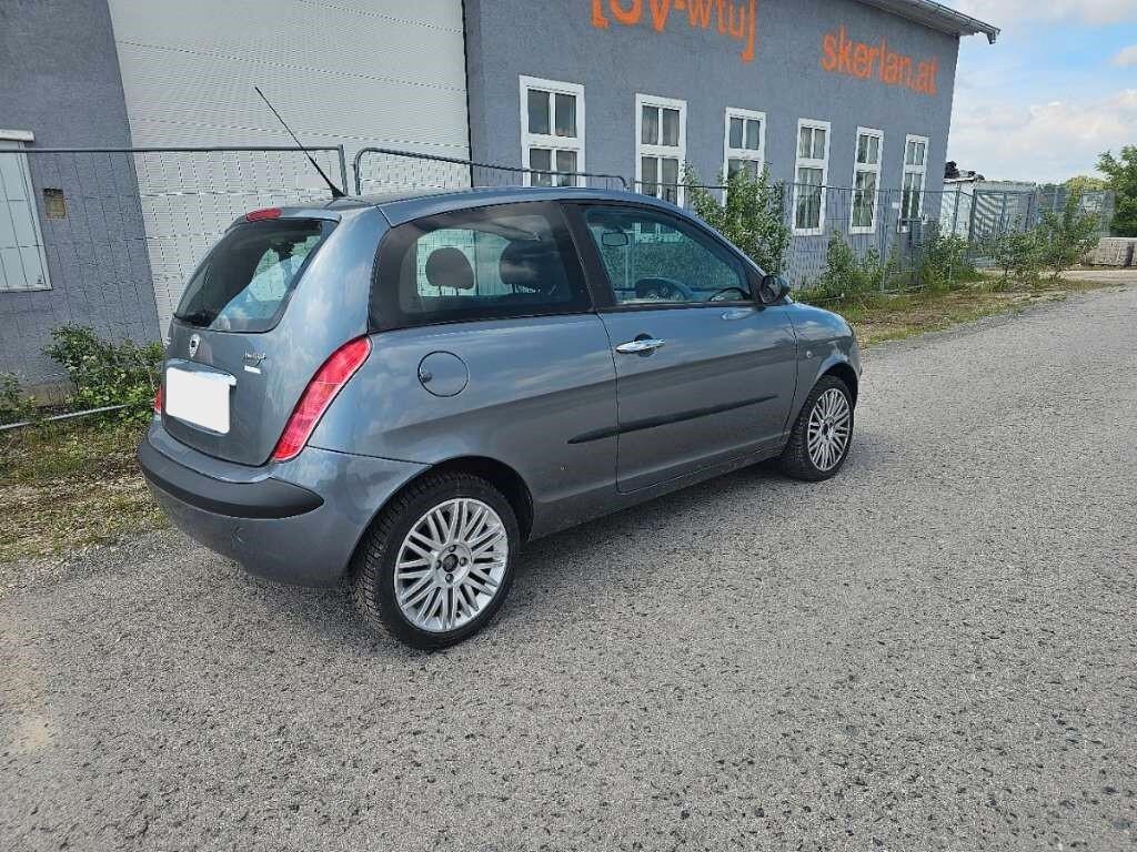 Lancia Y