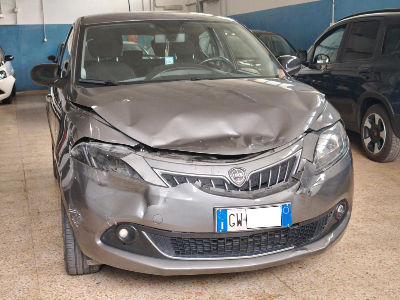 Lancia Ypsilon 5 porte S&S Hybrid Gold INCIDENTATA