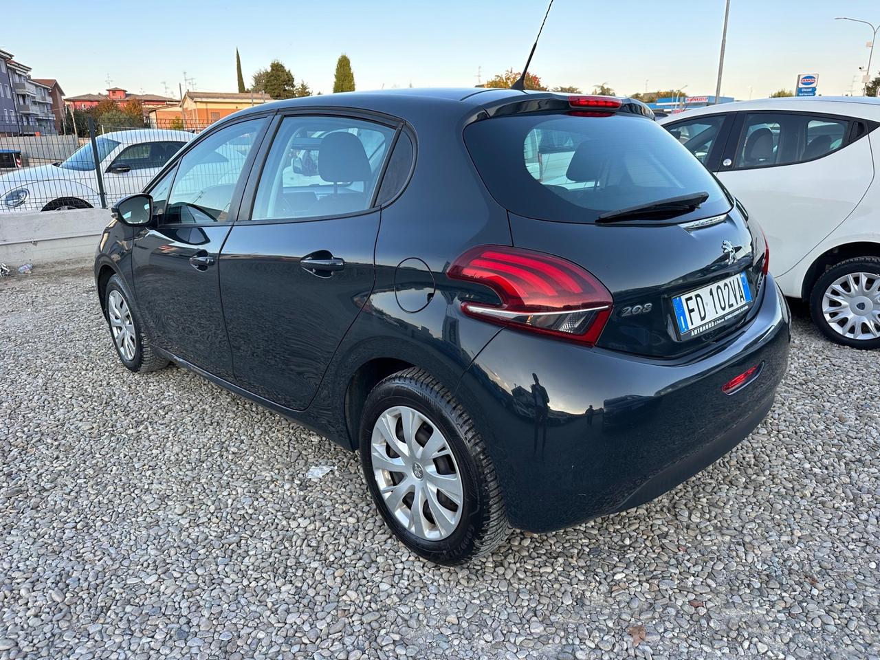 Peugeot 208 PureTech 82 5 porte Allure Neopatentati