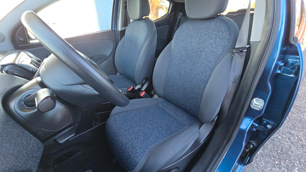 Lancia Ypsilon 1.0 FireFly 5 porte S&S Hybrid Ecochic Silver