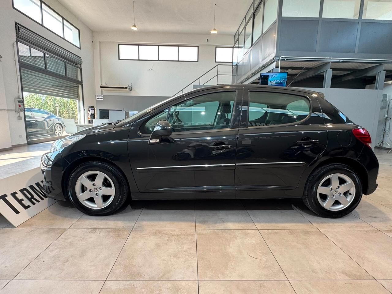 Peugeot 207 1.4 HDi 70CV 5p. Allure