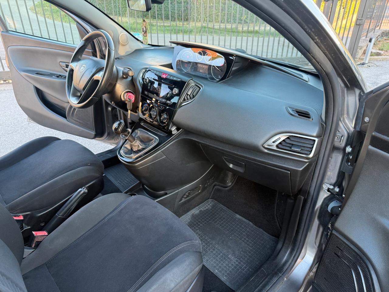 Lancia Ypsilon 1.2 69 CV 5 porte Gold