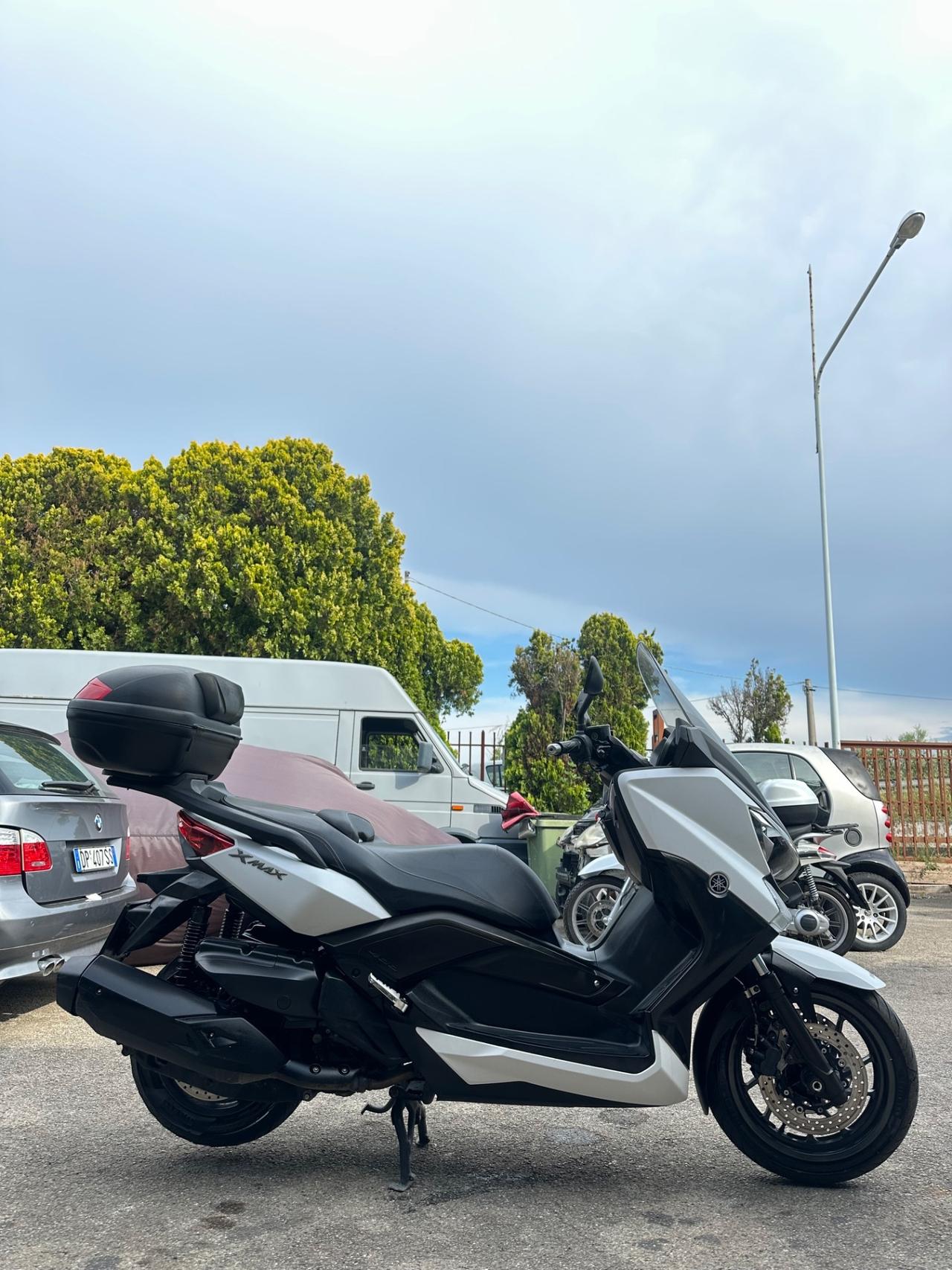 YAMAHA XMAX 400