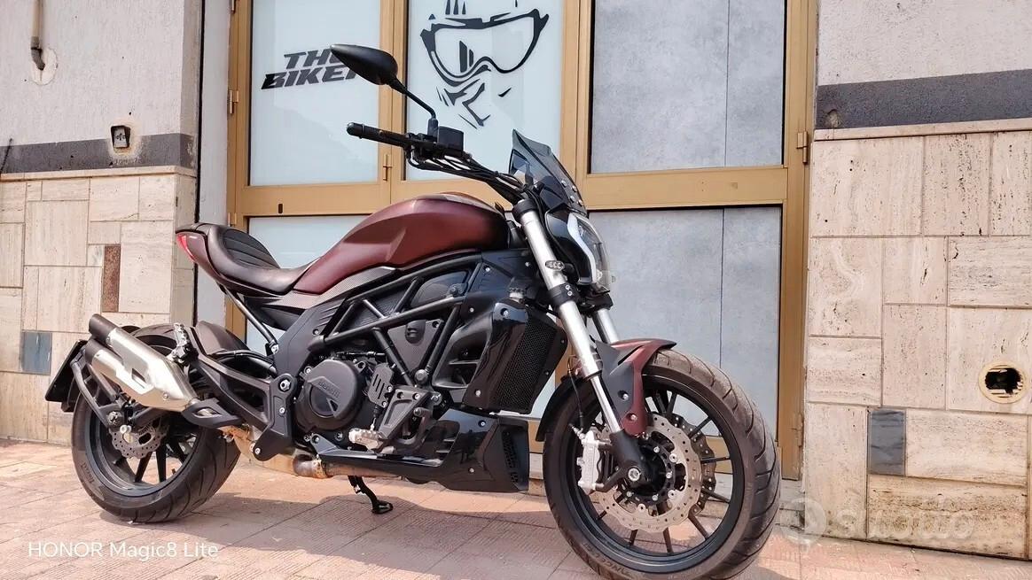 Benelli 502 C 4.000 km 35 kw