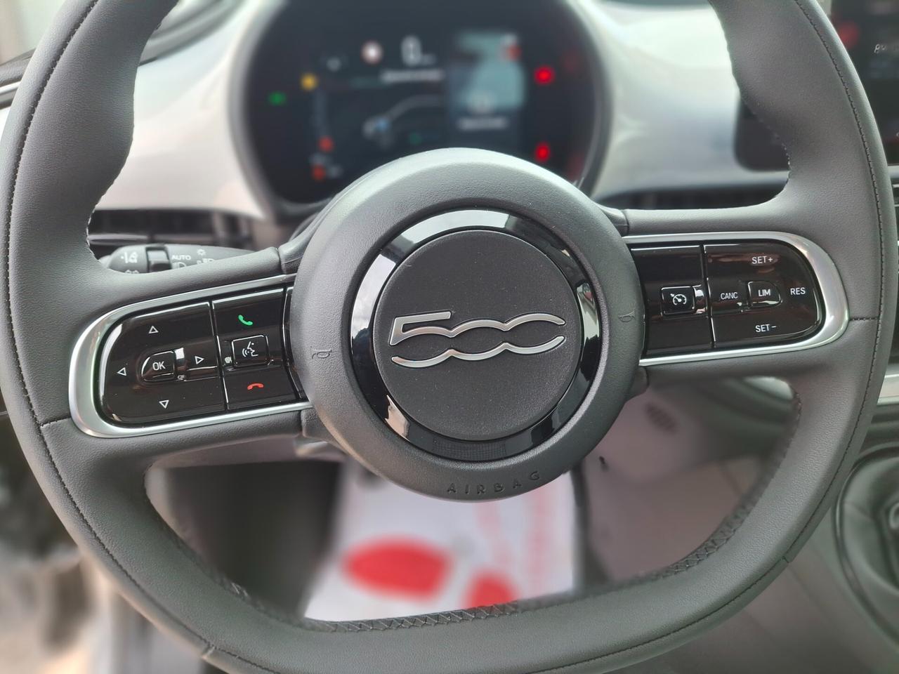Fiat 500Hybrid, 3900€ANT. 233€MENS.