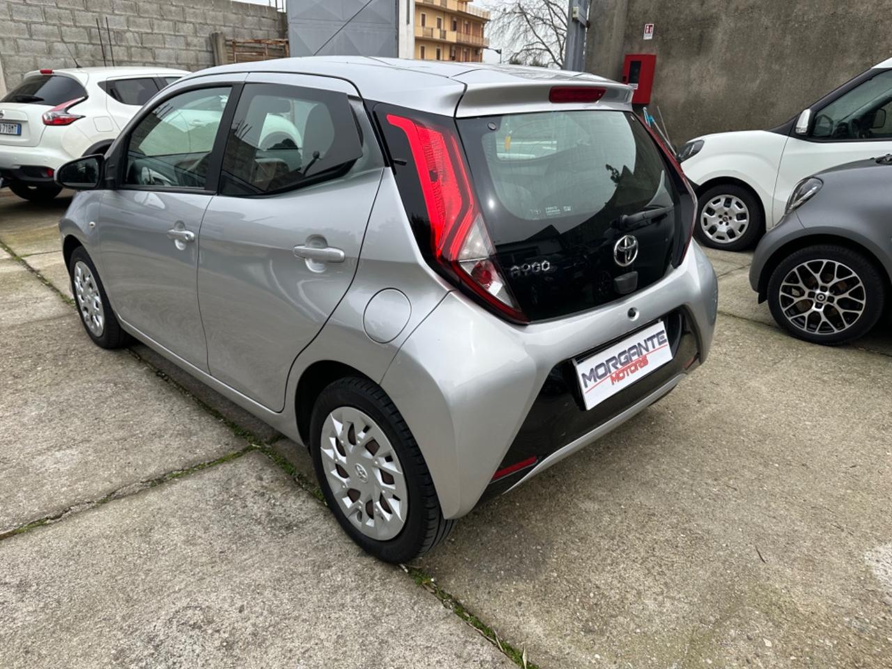 Toyota Aygo 1.0 VVT-i 72 CV 5 porte x-cool 2019