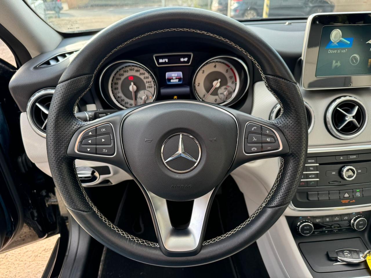 Mercedes-benz GLA 180 d Premium 45.000 km