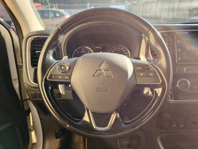MITSUBISHI Outlander 2.2 DI-D 4WD Instyle Plus SDA 7 posti AUTOMATICO