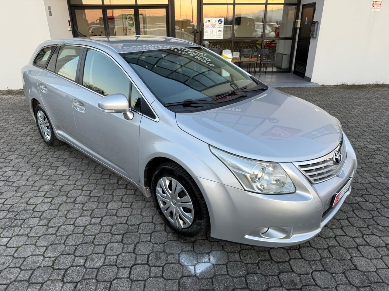 Toyota Avensis 2.0 D-4D SW|UNIPRO