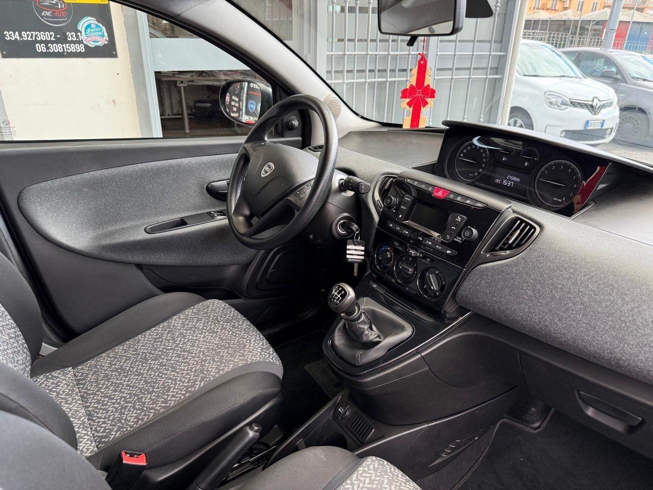 Lancia Ypsilon 1.0 FireFly 5 porte S&S Hybrid Ecochic Silver