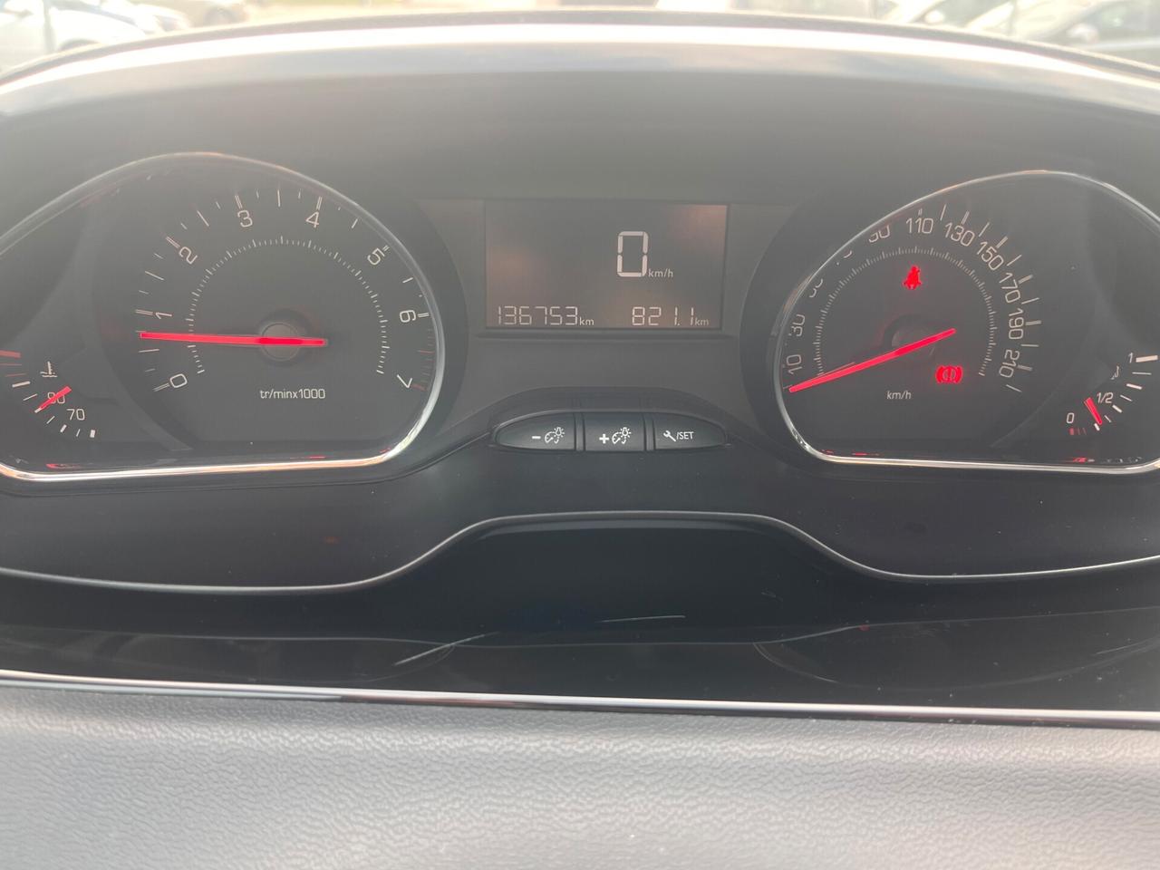 Peugeot 208 PureTech 82 5 porte Allure NEOPATENTATI