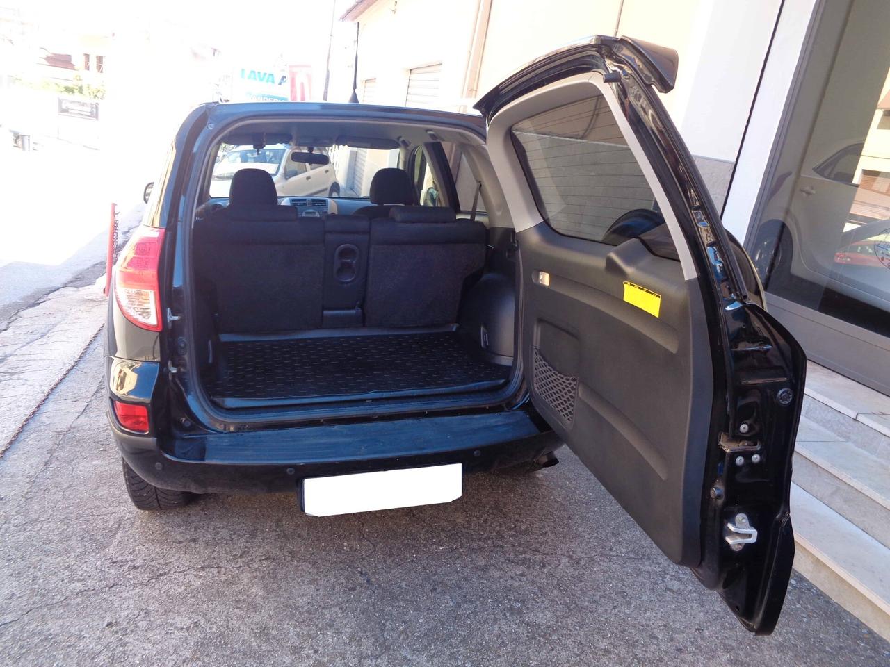 Toyota RAV4 2.2 D-4D 136CV Sol (Finanziabile)