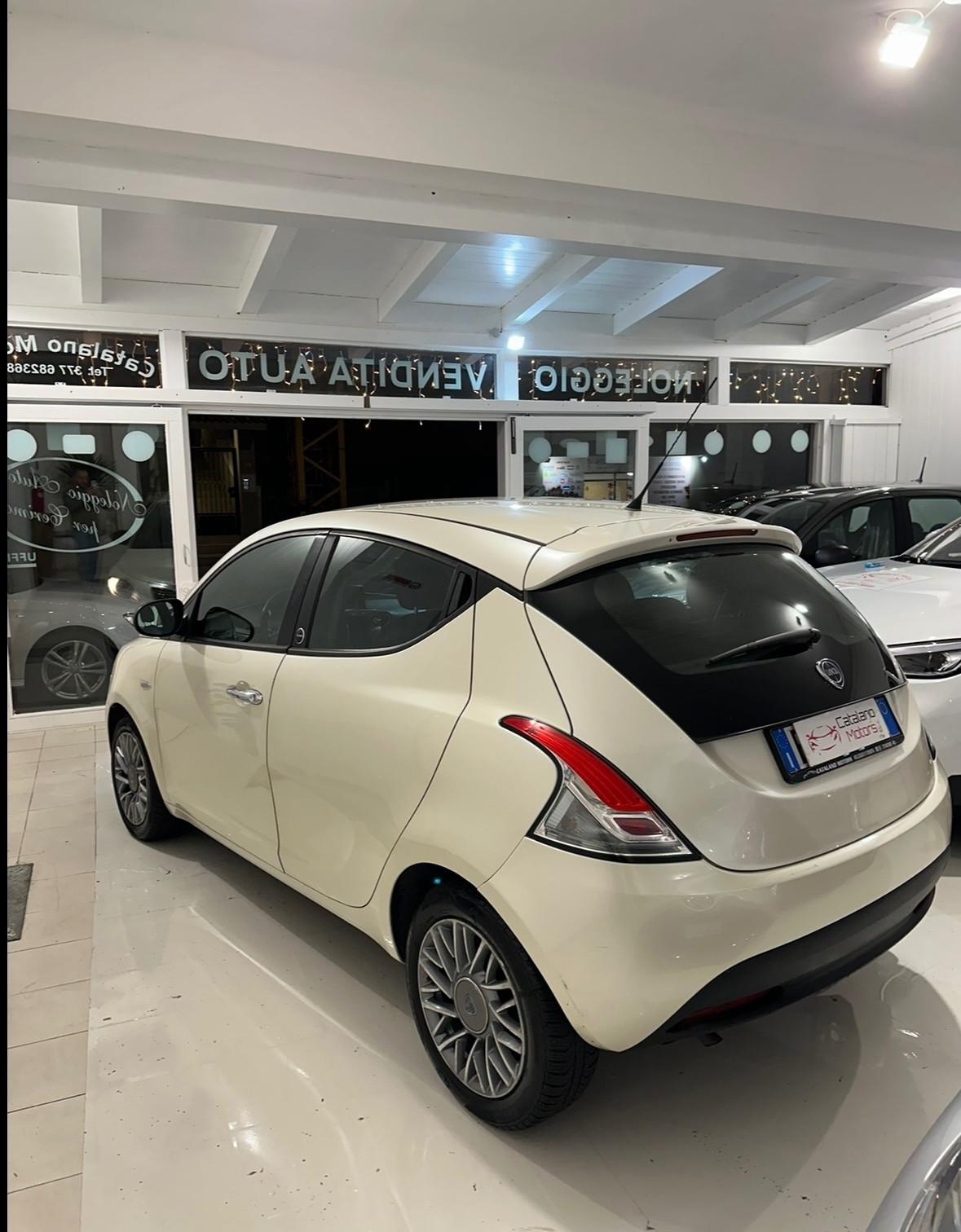 Lancia Ypsilon 1.2 69 CV 5 porte GPL Ecochic Silver