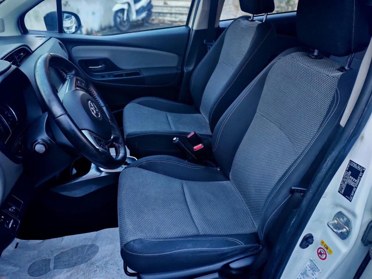 Toyota Yaris 1.5 Hybrid 5 porte by Glamour