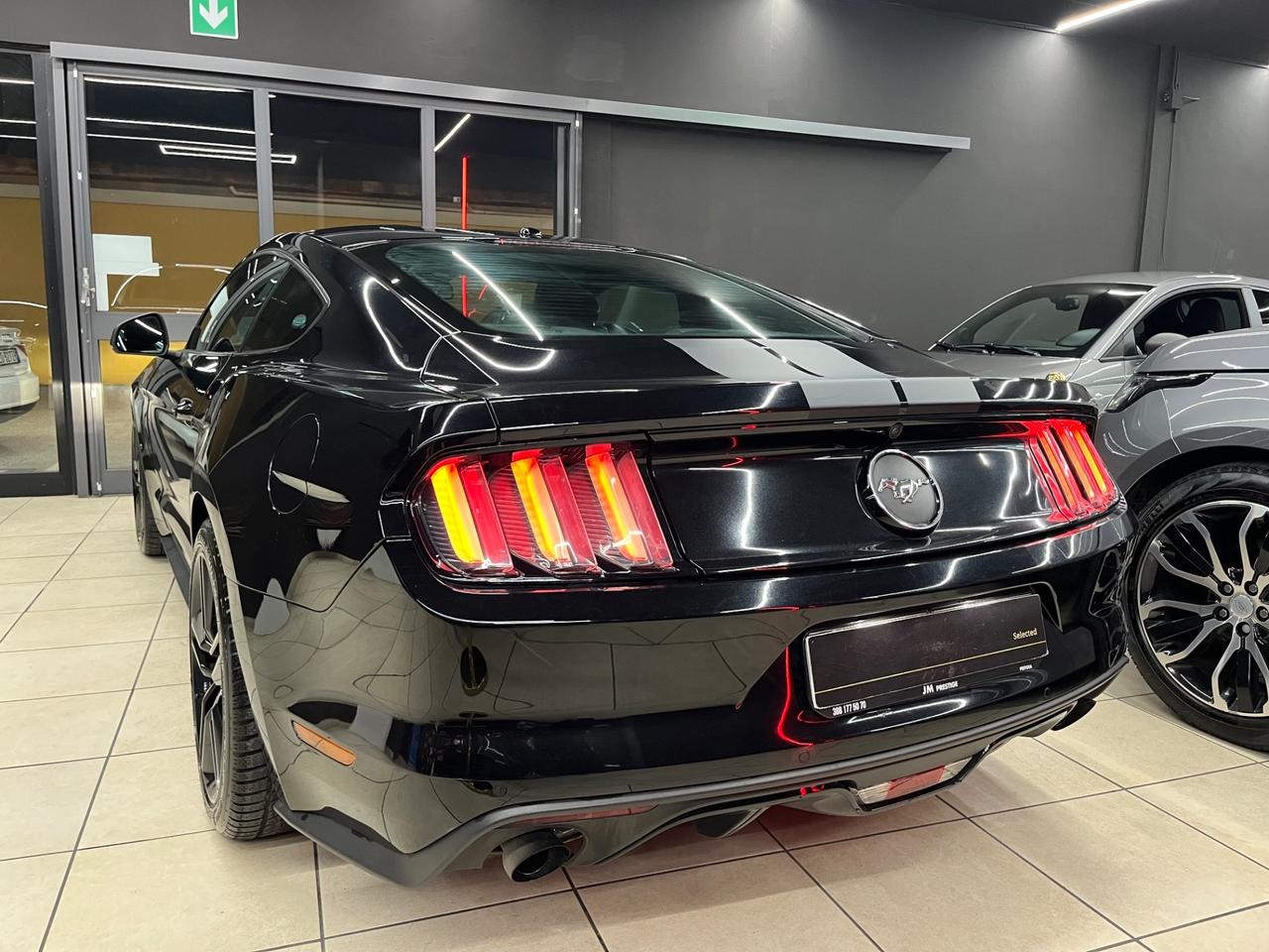 Ford Mustang Fastback 2.3 EcoBoost aut. total black