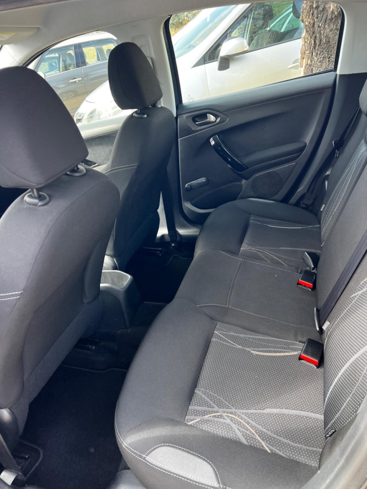 Peugeot 208 PureTech 68 5 porte xfettaaaa!!!