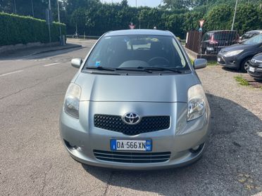 Toyota Yaris 1.3 3 porte/cambio è semiautomatico